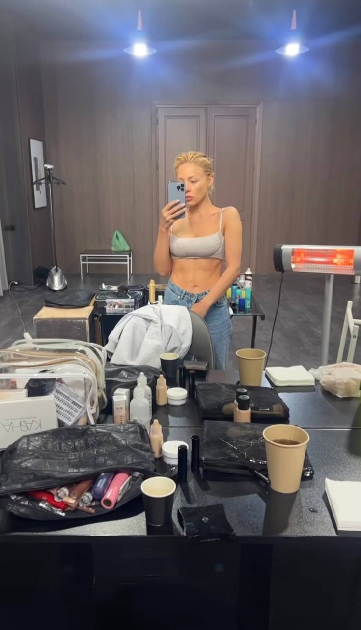 Тіна Кароль у топі похизувалася ідеальним пресом (фото)